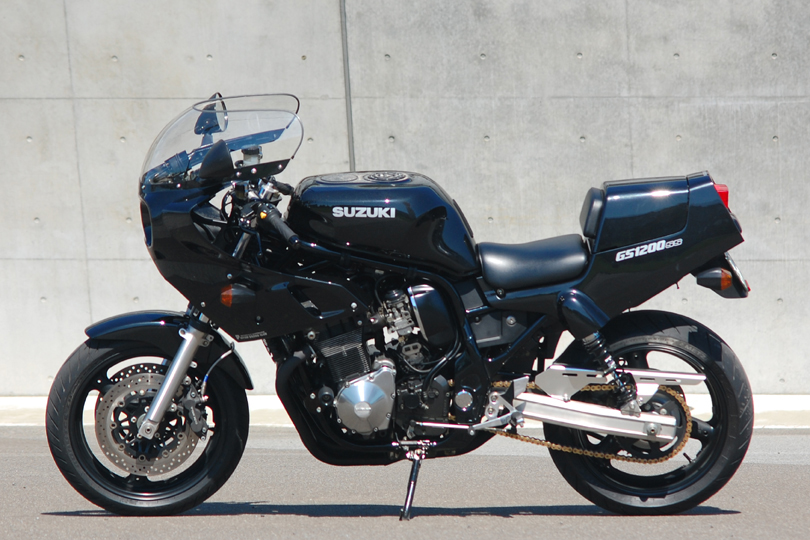 スズキ GS1200SS シングルシートカウル黒 純正品(フロント